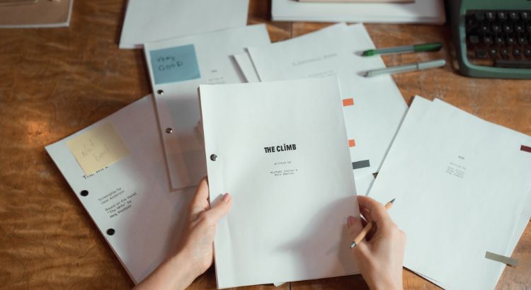 como faco para revisar o meu primeiro livro ou um livro