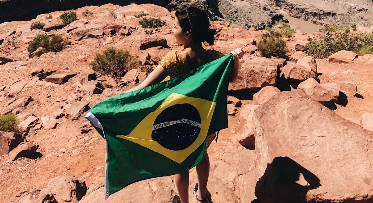 descubra sete escritores brasileiros contemporaneos imperdiveis