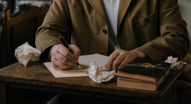 aprenda como escrever o seu primeiro livro