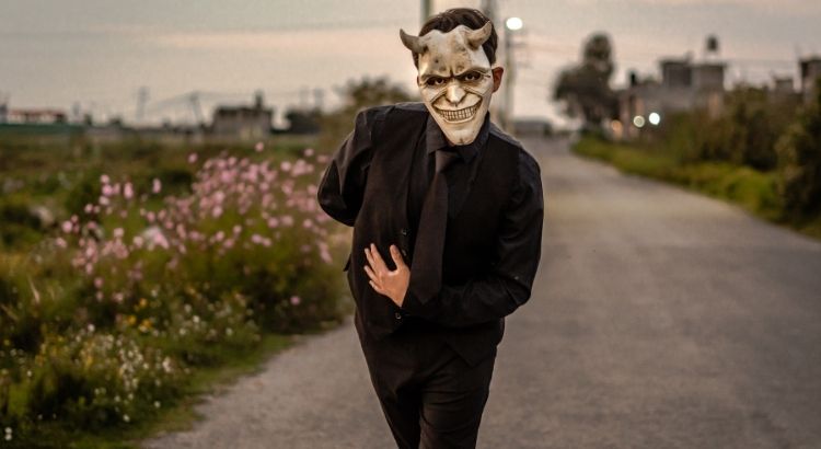 aprenda como escrever um thriller em 7 etapas